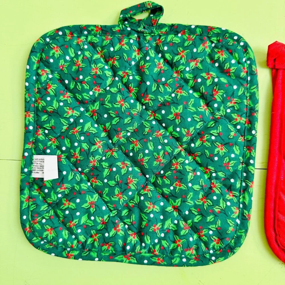 Vintage Christmas Potholder Set Holiday at Home Country Kitchen Quilted Pair